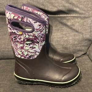 Size 6 youth big kids Bogs